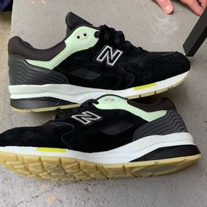 Men’s new balance sneakers